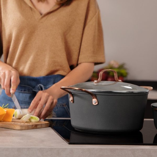Aluminum pot with glass lid (4.5 l) - Image 3
