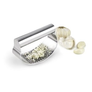 Prensador de ajos con diseño de arco