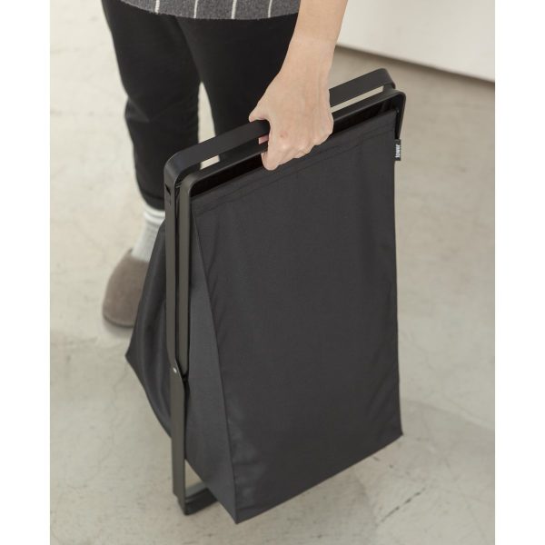 Foldable laundry basket with removable bag - Image 2