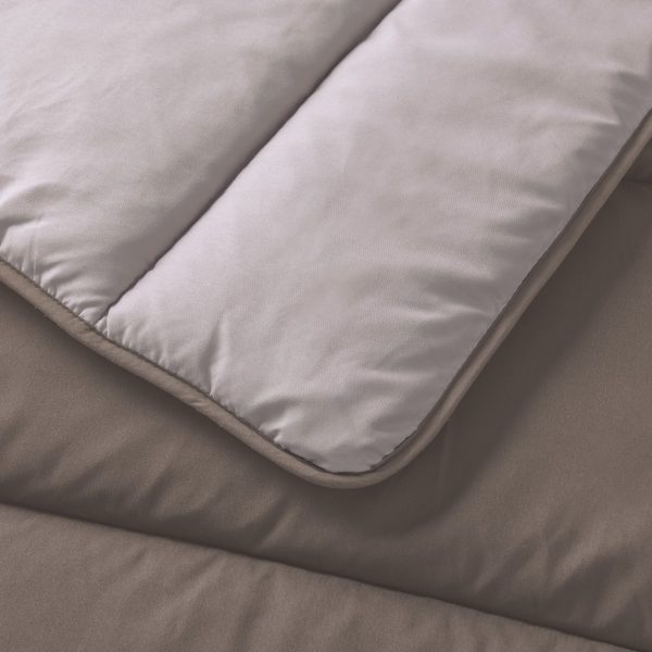Comforter in extra soft colored microfiber fabric with Neotherm® Eco® conjugated siliconized hollow fiber filling - Image 6
