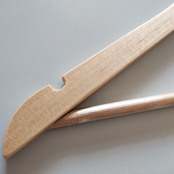 Set de 5 perchas de madera - Imagen 4